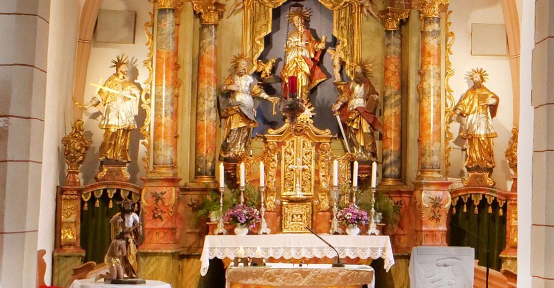 Blick auf den Altar in der Kirche in Posseck