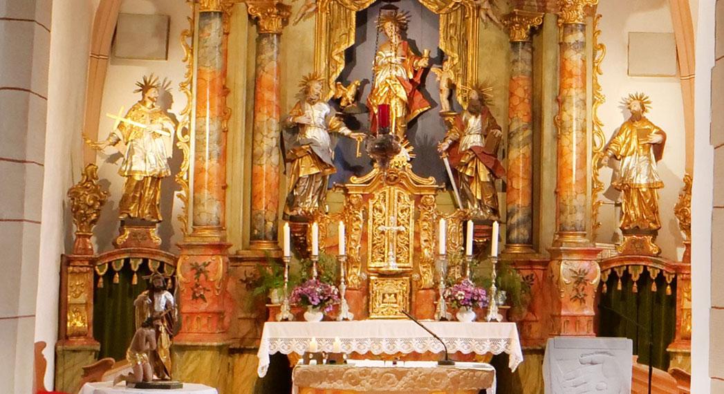 Blick auf den Altar in der Kirche in Posseck