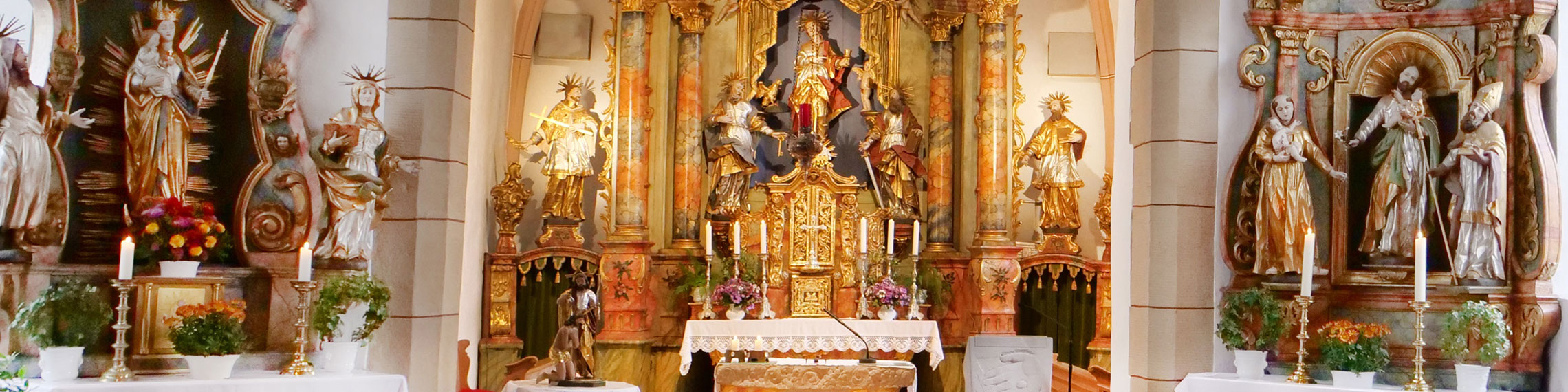 Blick auf den Altar in der Kirche in Posseck