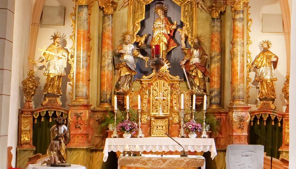 Blick auf den Altar in der Kirche in Posseck