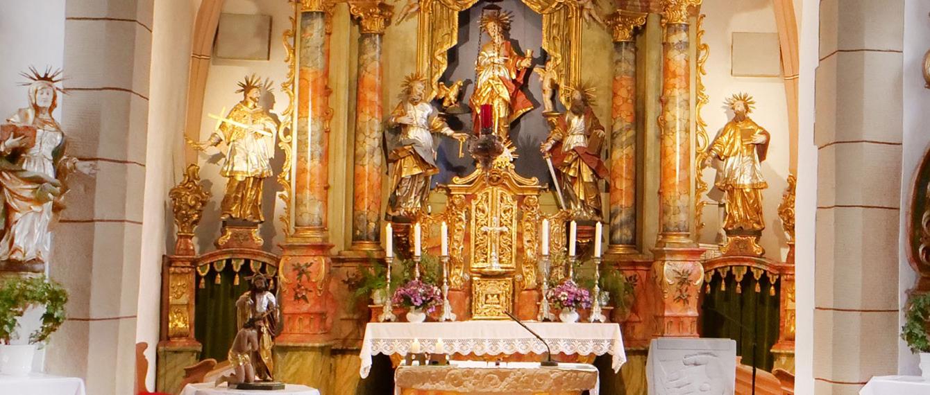 Blick auf den Altar in der Kirche in Posseck